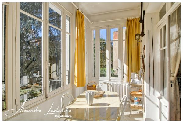 Dpt Tarn et Garonne (82), à vendre MONTAUBAN maison d'architecte des années 30, 10 pièces de 217m² avec jardin et garage.