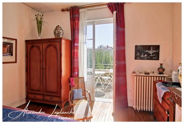 Dpt Tarn et Garonne (82), à vendre MONTAUBAN maison d'architecte des années 30, 10 pièces de 217m² avec jardin et garage.