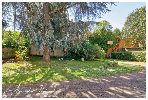Dpt Tarn et Garonne (82), à vendre MONTAUBAN maison d'architecte des années 30, 10 pièces de 217m² avec jardin et garage.