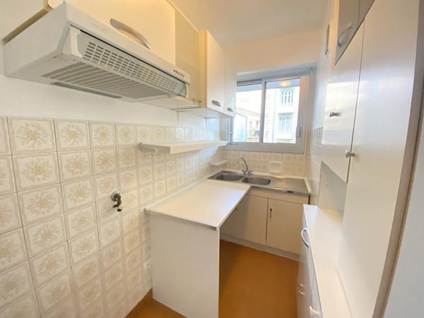 CENTRE VILLE : STUDIO AVEC GRANDE TERRASSE