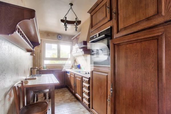 Appartement à rénover – 80 m² avec balcon, parking et cave – Cen 399 000 € ** - Référence 85348510I