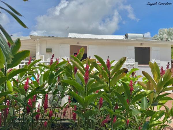 EXCLUSIVITÉ – VILLA AVEC 3 GITES A FORT POTENTIEL LOCATIF – QUARTIER RECHERCHE DE SAINTE ANNE