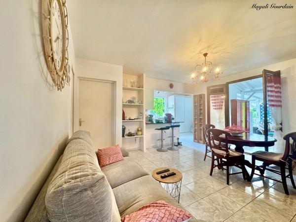 EXCLUSIVITÉ – VILLA AVEC 3 GITES A FORT POTENTIEL LOCATIF – QUARTIER RECHERCHE DE SAINTE ANNE