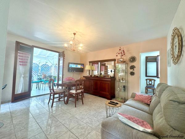 EXCLUSIVITÉ – VILLA AVEC 3 GITES A FORT POTENTIEL LOCATIF – QUARTIER RECHERCHE DE SAINTE ANNE