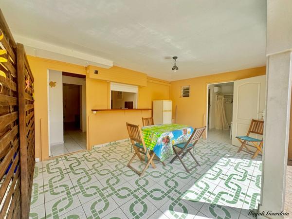 EXCLUSIVITÉ – VILLA AVEC 3 GITES A FORT POTENTIEL LOCATIF – QUARTIER RECHERCHE DE SAINTE ANNE