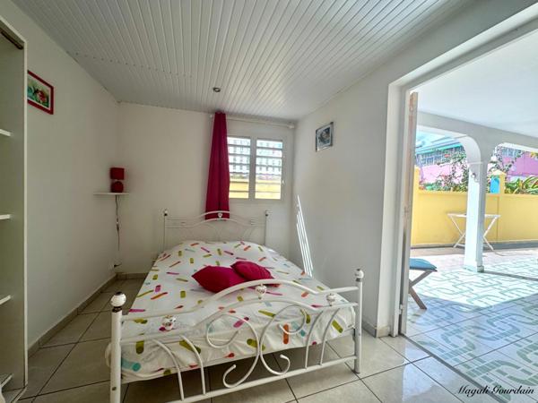 EXCLUSIVITÉ – VILLA AVEC 3 GITES A FORT POTENTIEL LOCATIF – QUARTIER RECHERCHE DE SAINTE ANNE