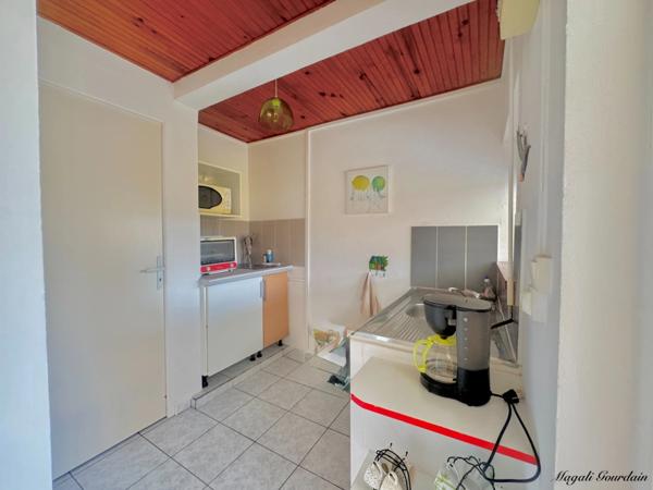 EXCLUSIVITÉ – VILLA AVEC 3 GITES A FORT POTENTIEL LOCATIF – QUARTIER RECHERCHE DE SAINTE ANNE