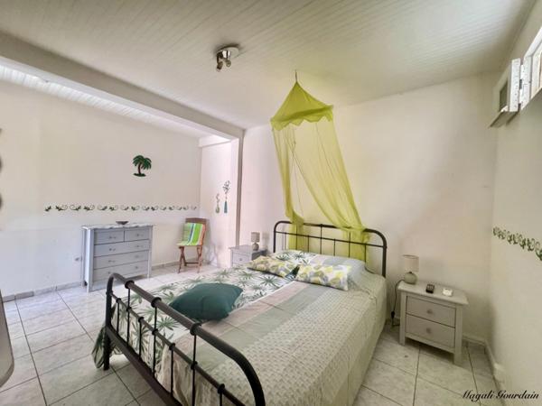 EXCLUSIVITÉ – VILLA AVEC 3 GITES A FORT POTENTIEL LOCATIF – QUARTIER RECHERCHE DE SAINTE ANNE