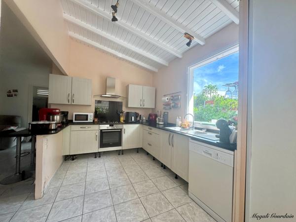 EXCLUSIVITÉ – VILLA AVEC 3 GITES A FORT POTENTIEL LOCATIF – QUARTIER RECHERCHE DE SAINTE ANNE