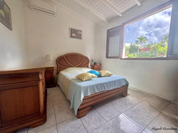 EXCLUSIVITÉ – VILLA AVEC 3 GITES A FORT POTENTIEL LOCATIF – QUARTIER RECHERCHE DE SAINTE ANNE