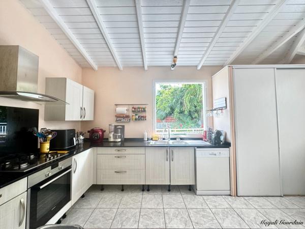 EXCLUSIVITÉ – VILLA AVEC 3 GITES A FORT POTENTIEL LOCATIF – QUARTIER RECHERCHE DE SAINTE ANNE