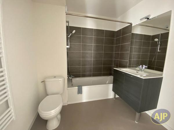 Appartement à louer Challans : 2 pièces, 37m² avec 1 chambre(s) à 540€ - AJP Immobilier Challans