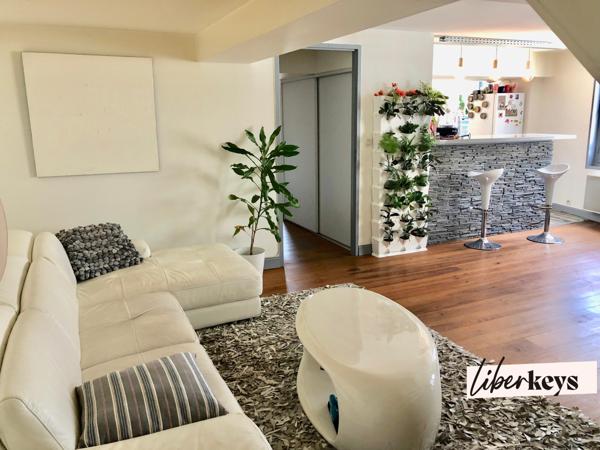 T4 en duplex de 130m2 au sol avec terrasse dans le centre piétonnier