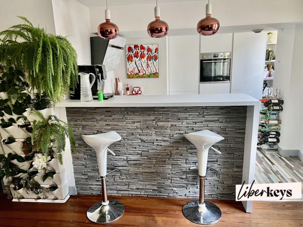 T4 en duplex de 130m2 au sol avec terrasse dans le centre piétonnier