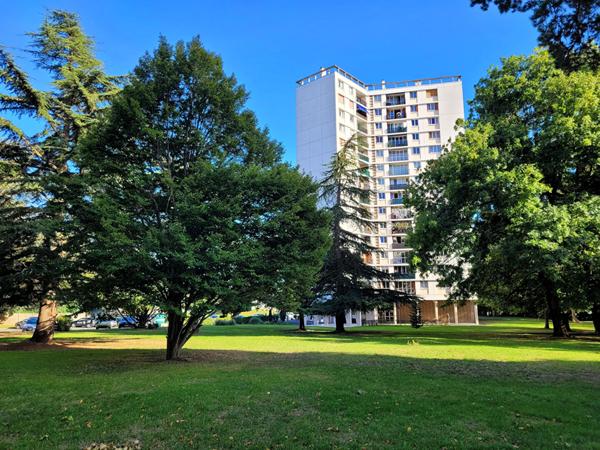 Appartement familial 4 pièces, proche commerces et écoles.
