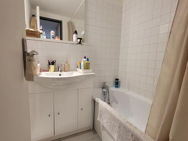 BORDEAUX ORNANO / PALAIS DE JUSTICE - T1 bis lumineux libre.