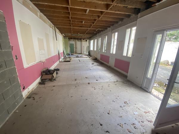 Poitiers (86000) POITIERS PORTE DE PARIS LOCAL PROFESSIONNEL 90 M2 EN RDC AVEC JARDIN 70 M2