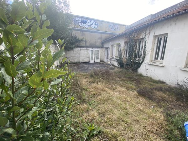 Poitiers (86000) POITIERS PORTE DE PARIS LOCAL PROFESSIONNEL 90 M2 EN RDC AVEC JARDIN 70 M2