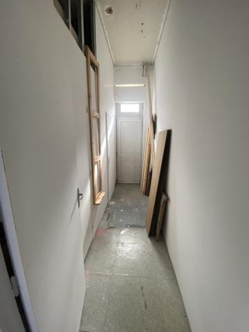 Poitiers (86000) POITIERS PORTE DE PARIS LOCAL PROFESSIONNEL 90 M2 EN RDC AVEC JARDIN 70 M2