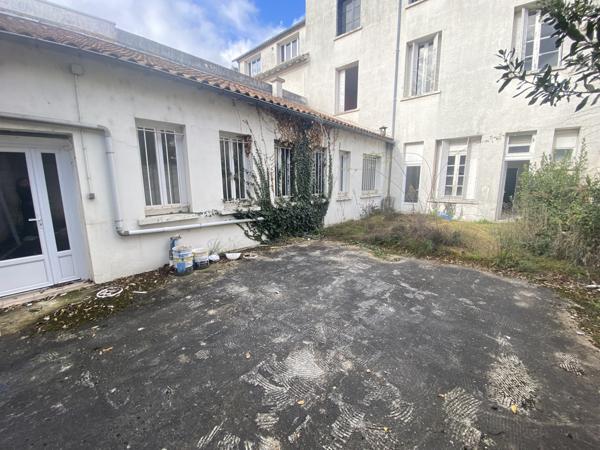 Poitiers (86000) POITIERS PORTE DE PARIS LOCAL PROFESSIONNEL 90 M2 EN RDC AVEC JARDIN 70 M2
