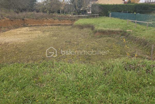 Terrain de 1 932 m²