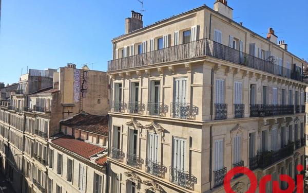 Appartement à vendre    4 pièces • 108,75 m2 Marseille 1