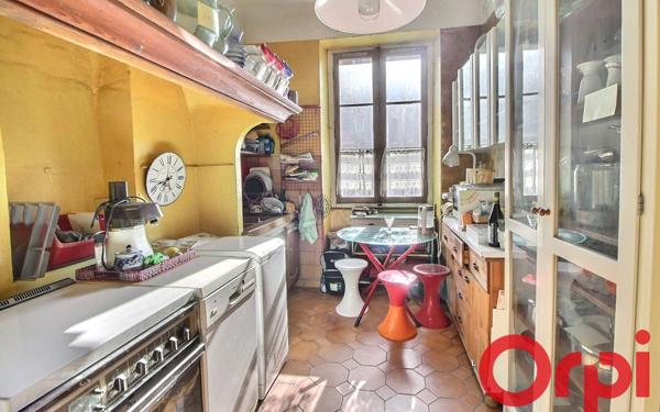 Appartement à vendre    4 pièces • 108,75 m2 Marseille 1