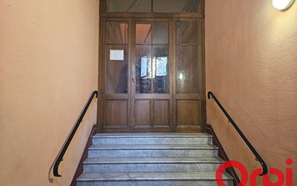 Appartement à vendre    4 pièces • 108,75 m2 Marseille 1