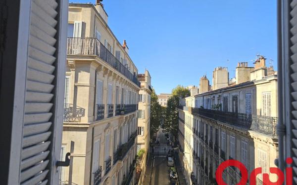 Appartement à vendre    4 pièces • 108,75 m2 Marseille 1