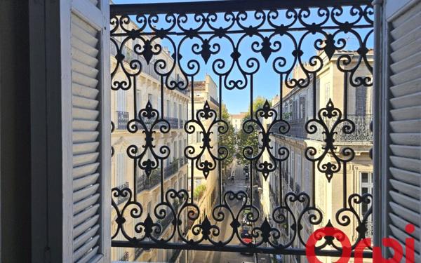 Appartement à vendre    4 pièces • 108,75 m2 Marseille 1