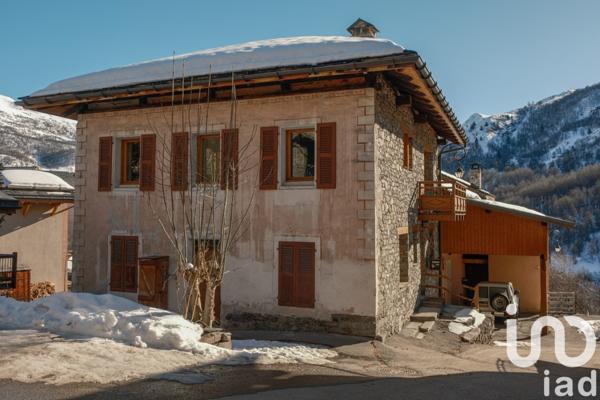 Maison traditionnelle 7 pièces de 228 m² à Les Belleville (73440)