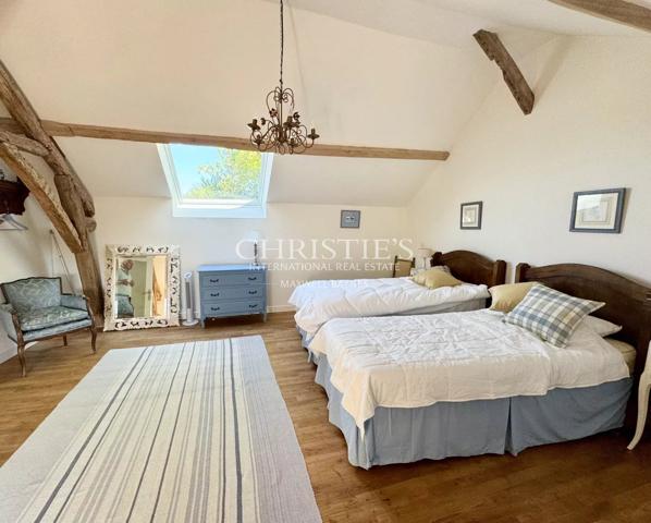 Rarissime maison de village avec grand jardin, piscine et vue panoramique