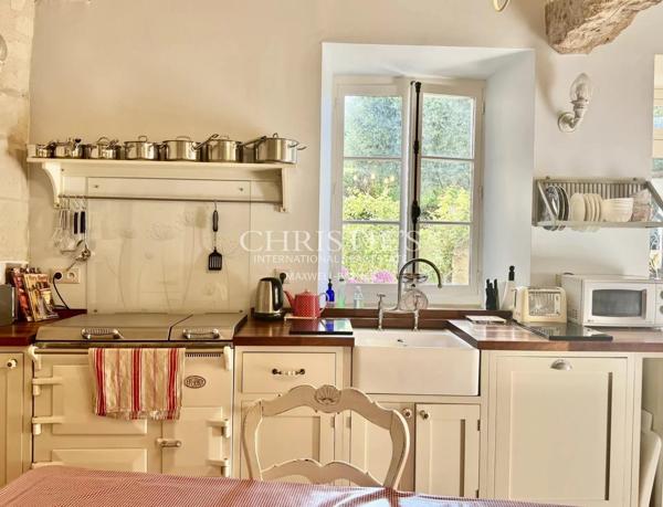 Rarissime maison de village avec grand jardin, piscine et vue panoramique