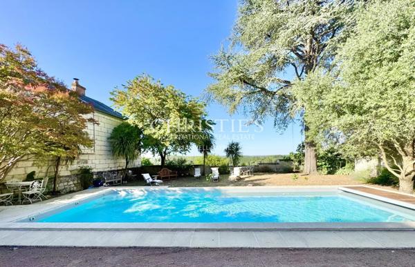 Rarissime maison de village avec grand jardin, piscine et vue panoramique