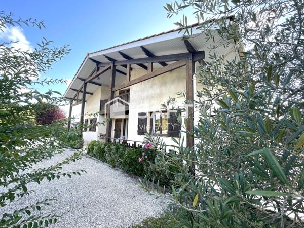 Maison T7 beaux volumes + dépendances dont local aménagé et double garage