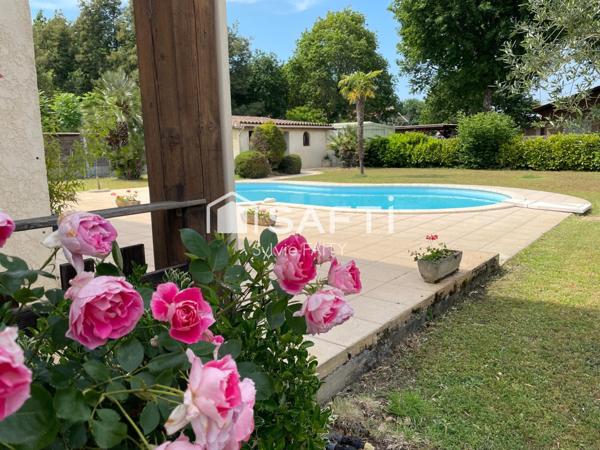 Maison T7 beaux volumes + dépendances dont local aménagé et double garage