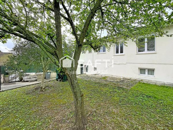 Maison avec deux appartements indépendants, idéale pour investissement locatif ou grande famille.