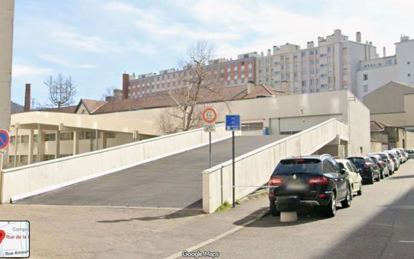 Stationnement à vendre    15 m2 Saint-Étienne