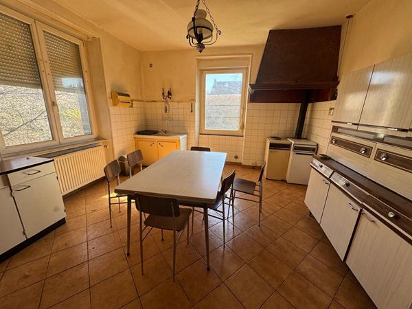 MAISON  EN PIERRE 150 m²  BEAUX VOLUMES  TERRAIN 1236 M² LURE