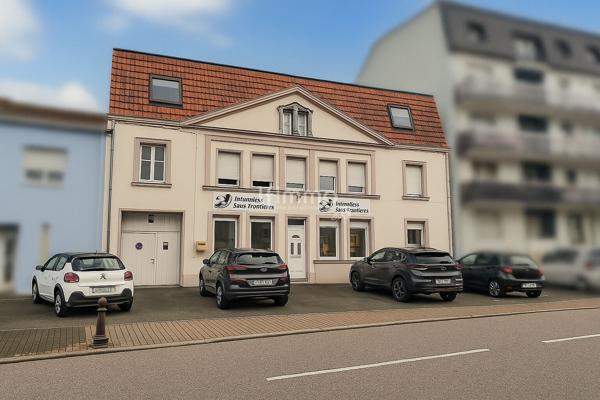 Immeuble mixte - 2 appartements, 1 local avec bureaux
