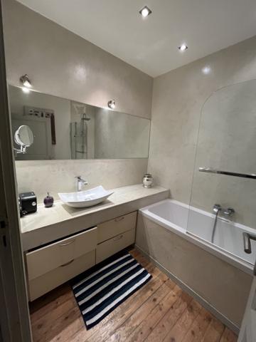 Maison à louer 1 200 € CC Villaudric 4 p 154 m² DPE B