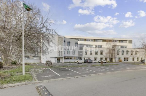 Bureaux et locaux à louer à Villeneuve-d'Ascq accès PMR et salle de réunion