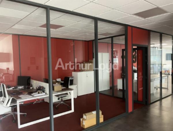 Bureaux et locaux à louer à Villeneuve-d'Ascq accès PMR et salle de réunion