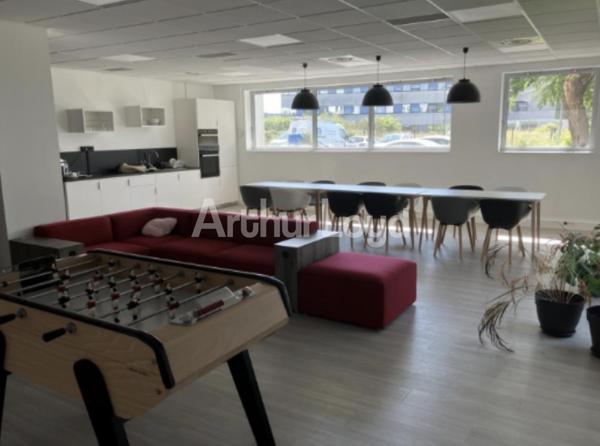 Bureaux et locaux à louer à Villeneuve-d'Ascq accès PMR et salle de réunion