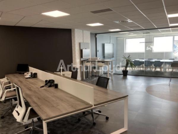 Bureaux et locaux à louer à Villeneuve-d'Ascq accès PMR et salle de réunion