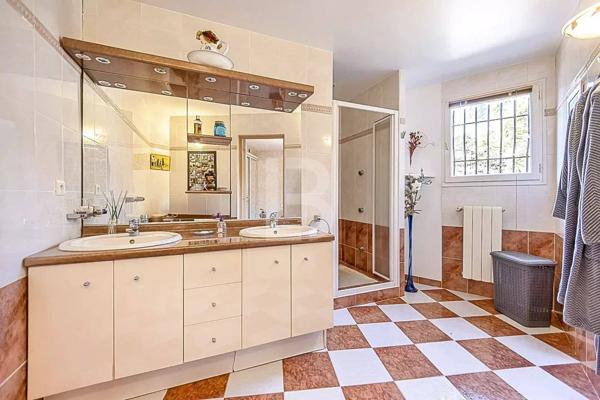 Villa provençale avec piscine à vendre à Mougins, 190 m² habitables sur terrain de 1570 m²