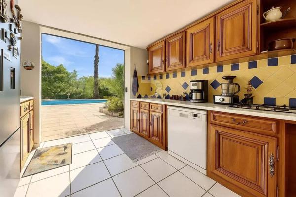 Villa provençale avec piscine à vendre à Mougins, 190 m² habitables sur terrain de 1570 m²