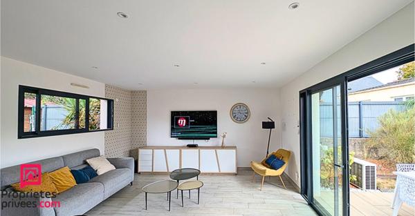 Maison contemporaine de plain-pied 3 chambres 1 bureau 1 Piscine