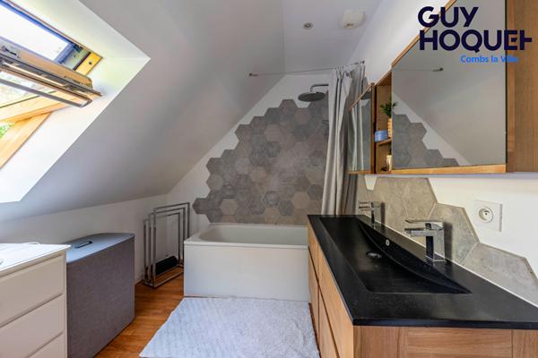 Maison individuelle à vendre à Combs-la-Ville - DPE en A - 3 chambres + 1 bureau