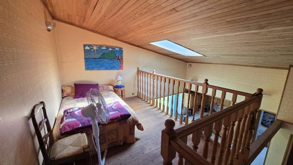 Maison  8 pièce(s)  5 chambre(s)  218 m²